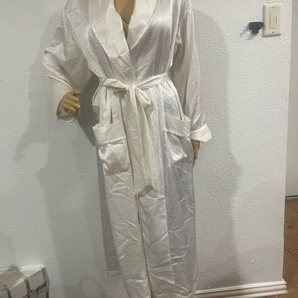 Vs Robe - image 1